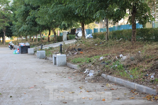 Công viên 'trăm tỷ' ở Hà Nội mới đưa vào sử dụng đã xuống cấp - 4