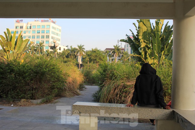 Công viên 'trăm tỷ' ở Hà Nội mới đưa vào sử dụng đã xuống cấp - 5