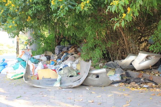 Công viên 'trăm tỷ' ở Hà Nội mới đưa vào sử dụng đã xuống cấp - 7