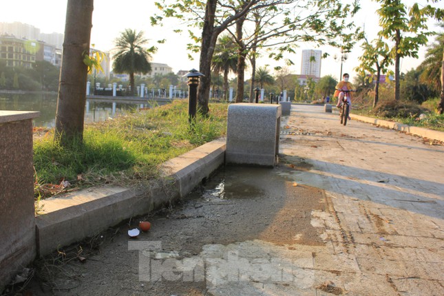 Công viên 'trăm tỷ' ở Hà Nội mới đưa vào sử dụng đã xuống cấp - 11