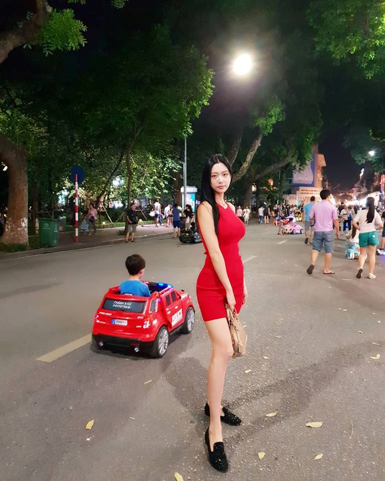 Bí mật thân hình tuyệt tác của "bom gợi cảm từng gây náo loạn Hồ Gươm" - 8