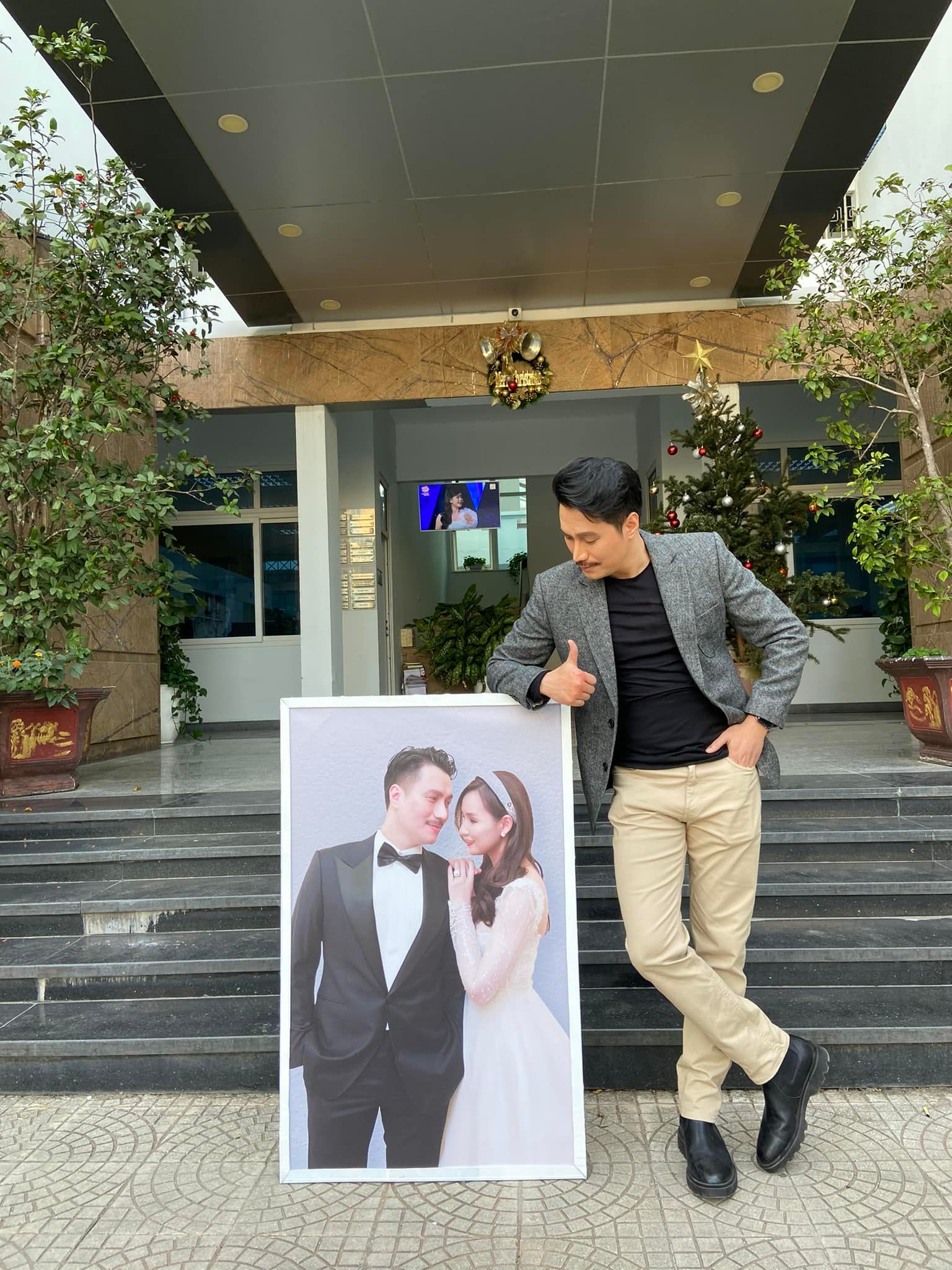 Việt Anh tung ảnh cưới, danh tính cô dâu gây bất ngờ - 1