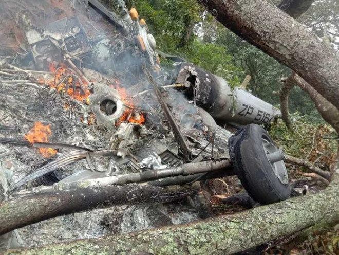 Máy bay chở Tổng tham mưu trưởng quân đội Ấn Độ gặp nạn, ít nhất 4 người tử vong - 1