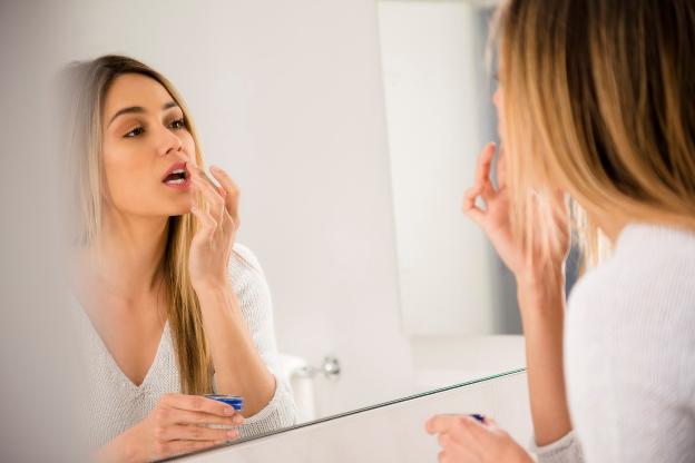 Cấp cứu đôi môi nứt nẻ mùa hanh khô - 1