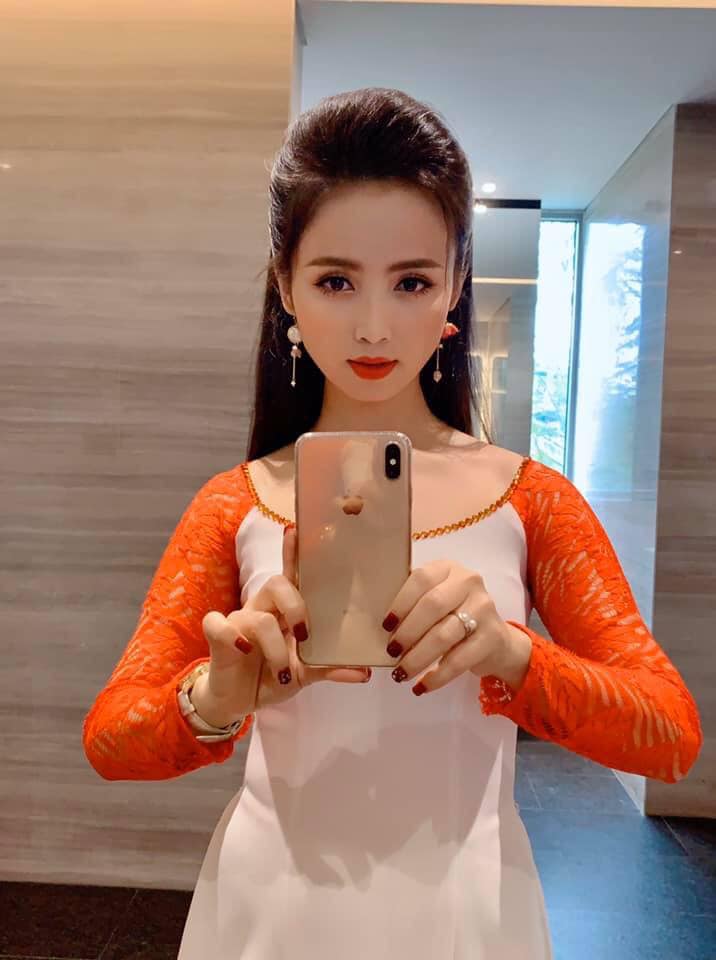 Cô gái chăn bò là MC song ngữ hot nhất nhì Sài thành nổi bật với trang phục trên sân khấu - 10