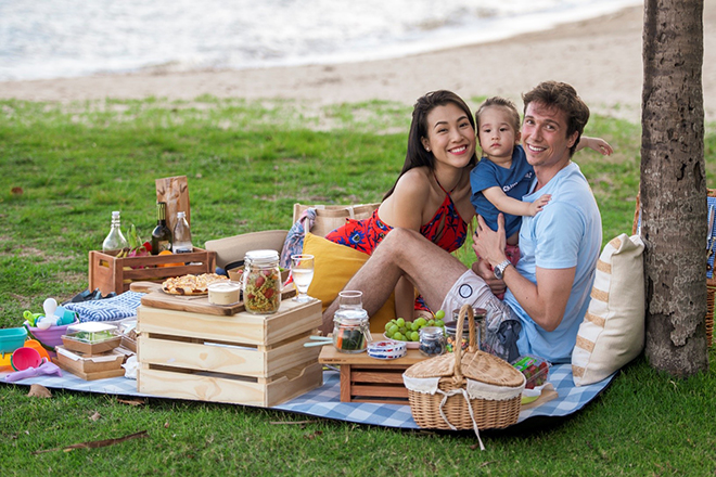 Loạt khoảnh khắc đốn tim của con trai MC Hoàng Oanh khi đi sở thú tại Singapore - 4