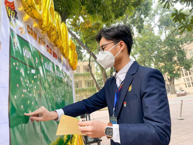 Hà Nội: Một học sinh đi học vẫn mở cổng trường - 1