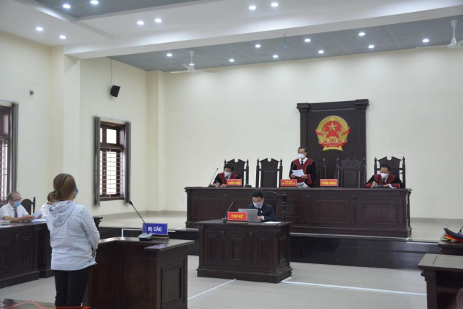 Xét xử vụ án liên quan Tịnh thất Bồng Lai: Nhiều YouTuber tập trung trước cổng tòa án - 7