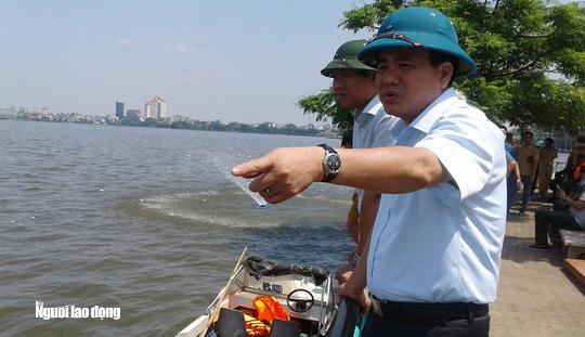 Ông Nguyễn Đức Chung làm đơn khiếu nại trước khi ra toà vụ mua chế phẩm Redoxy-3C - 1