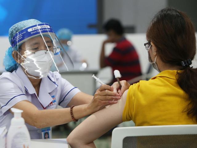 Thủ tướng: Thần tốc thực hiện chiến dịch tiêm chủng vắc-xin phòng COVID-19 - 1