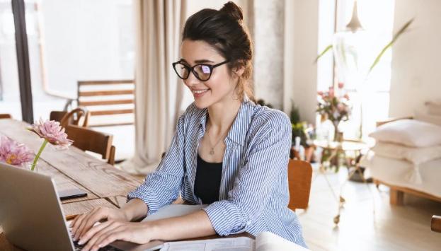 "Work from home" cứu mái tóc của bạn thế nào? - 1