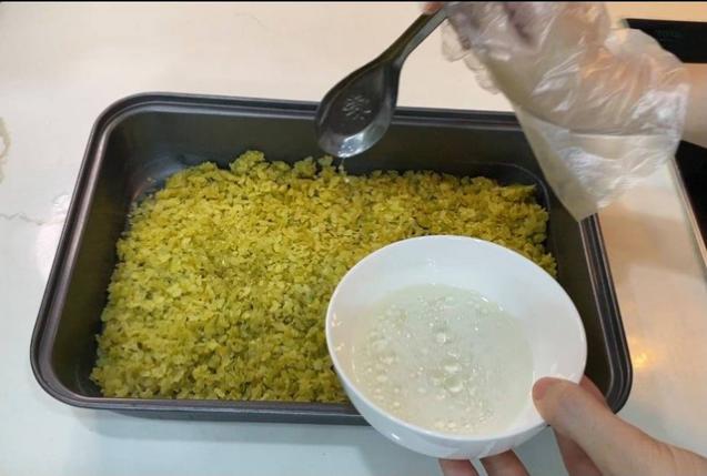 Cốm nấu thành xôi cần duy nhất mẹo rất dễ này, mềm tơi, dẻo dính mà không nát - 1