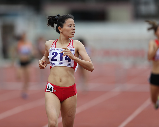 Kinh ngạc đường chạy 5000m: Nguyễn Thị Oanh phá kỷ lục sau 18 năm - 3