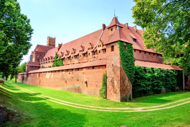 Có gì bên trong lâu đài bằng gạch nung nguy nga lớn nhất thế giới - 3