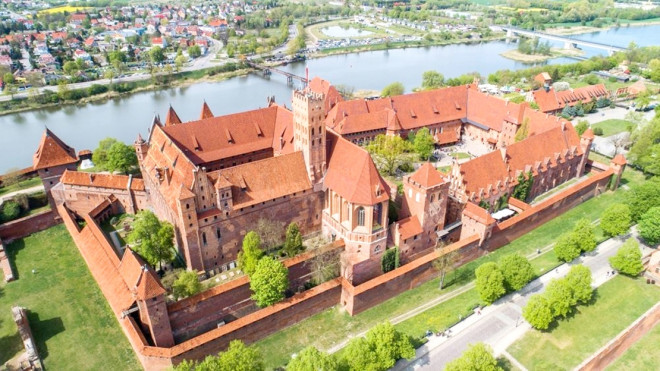 Có gì bên trong lâu đài bằng gạch nung nguy nga lớn nhất thế giới - 5