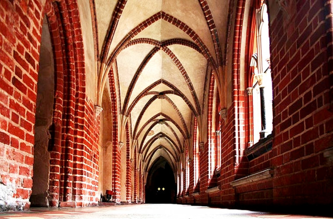 Có gì bên trong lâu đài bằng gạch nung nguy nga lớn nhất thế giới - 10