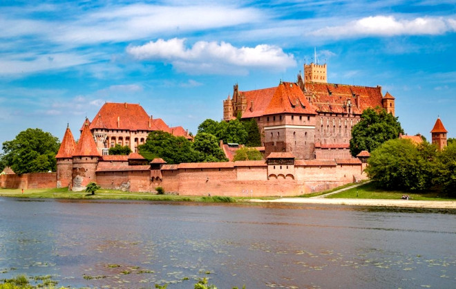 Có gì bên trong lâu đài bằng gạch nung nguy nga lớn nhất thế giới - 11