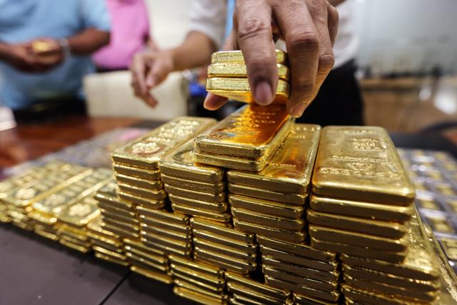 Giá vàng hôm nay 12/12: Vàng tăng nóng mà người mua vẫn lỗ, vì sao? - 1