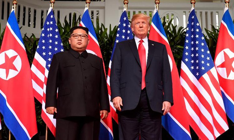 Cựu Tổng thống Trump tiết lộ quà bất ngờ tặng ông Kim Jong Un - 1