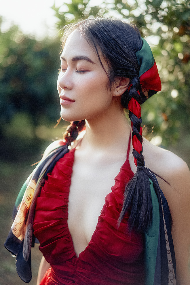 Hoa hậu Áo dài quê Thanh Hóa mặc áo yếm khoe lưng trần gợi cảm - 5