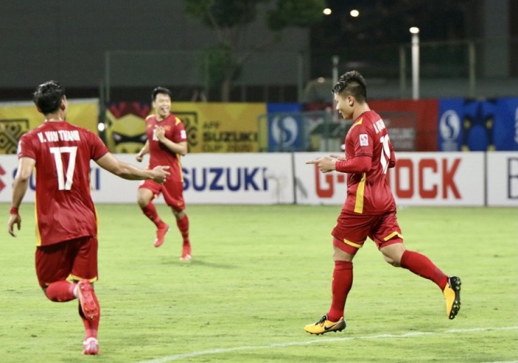 Quang Hải bỏ xa SAO Thái Lan, vẫn khó đoạt Cầu thủ xuất sắc nhất lượt 3 AFF Cup - 1