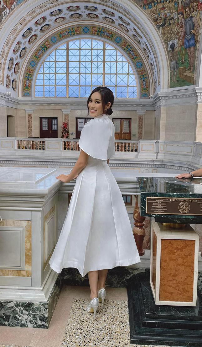 Hoa hậu Đỗ Thị Hà hé lộ trang phục sẽ mặc trong sự kiện đêm từ thiện của Miss World - 5