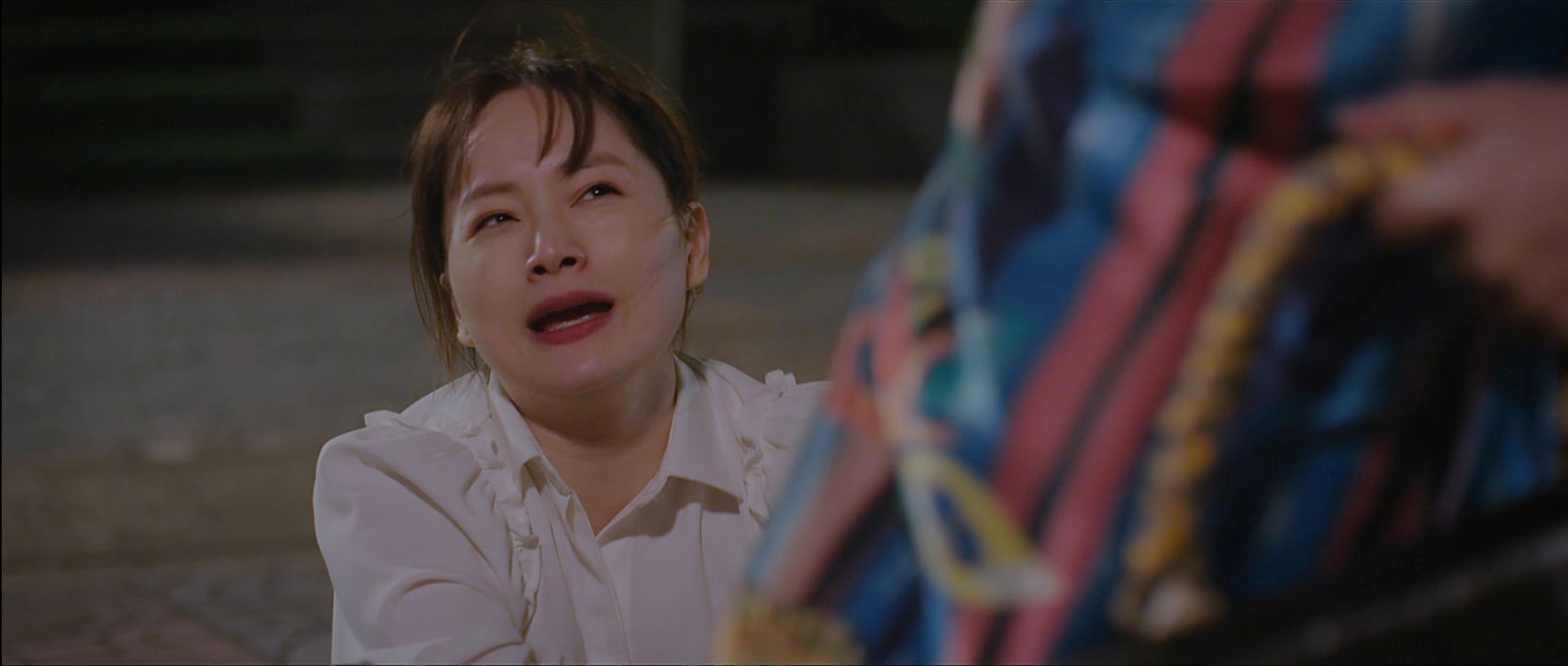 Té ngửa vì sự thật cảnh say mèm trong phim của người đẹp Việt - 1