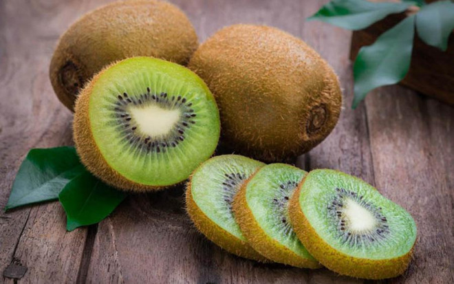 Kiwi xanh cuối mùa tràn ngập trên các group mạng xã hội, giá giảm đáng kể - 1