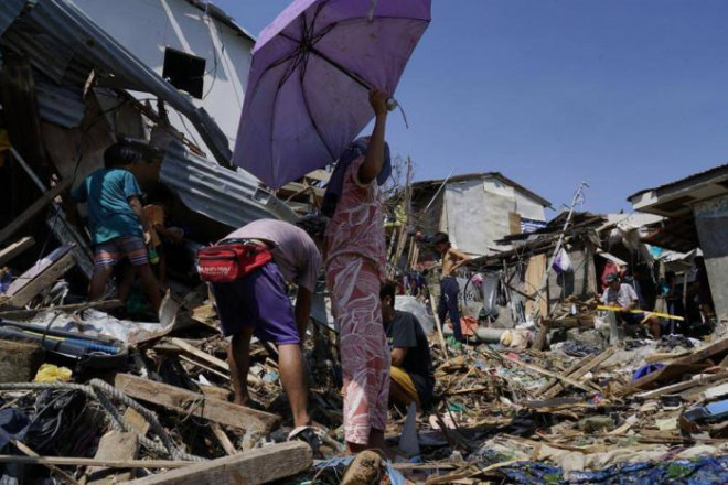 Sau 1 đêm, số người thiệt mạng vì bão Rai Philippines tăng gấp đôi - 1