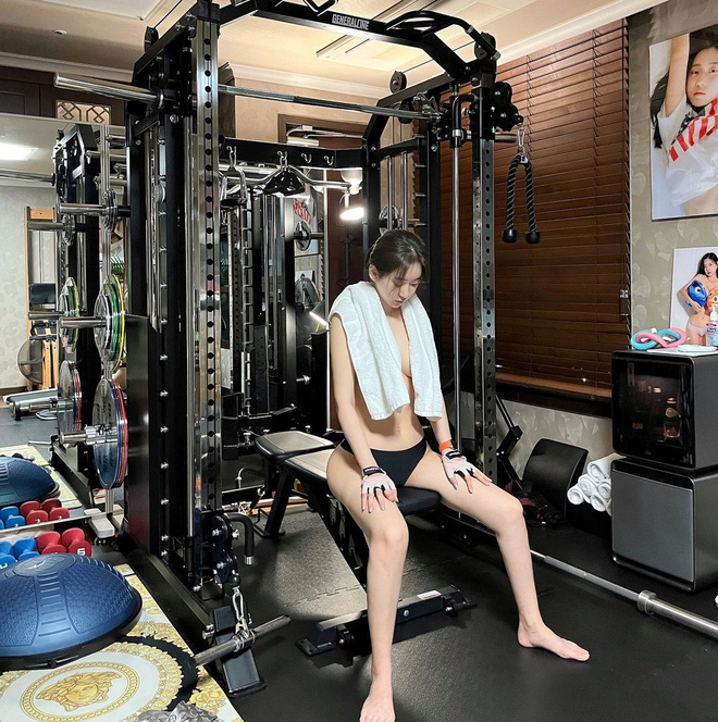 Mẫu nội y đình đám Hàn Quốc gây tranh cãi vì trang phục tập gym - 1