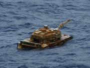 Quân đội Indonesia đau đầu với xe tăng bí ẩn... trôi nổi ngoài biển
