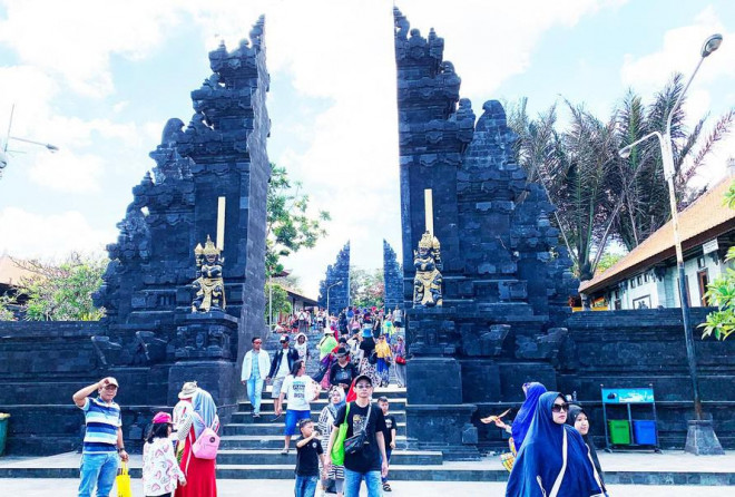 Viếng ‘đền trừ quỷ’ ở thiên đường trăng mật Bali - 1