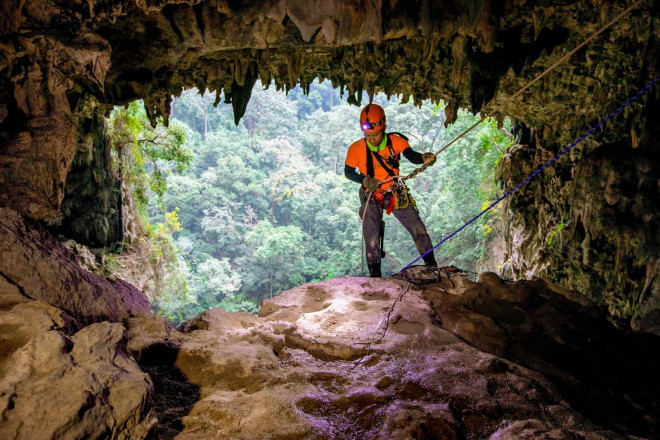 Ngỡ ngàng hố sụt Kong sâu nhất và đẹp nhất Việt Nam - 7