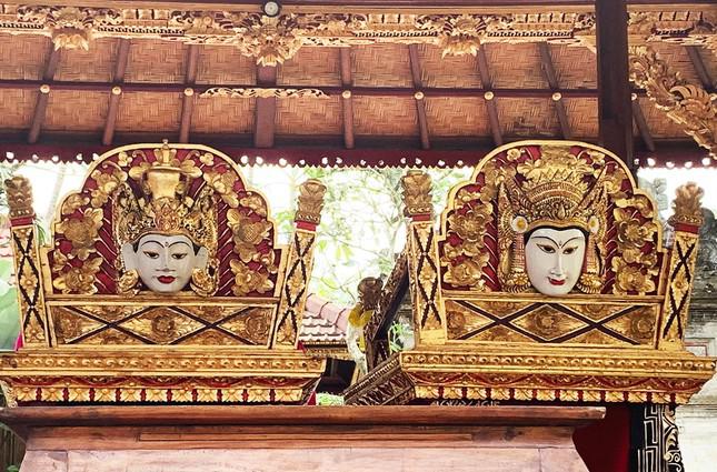 Viếng ‘đền trừ quỷ’ ở thiên đường trăng mật Bali - 4
