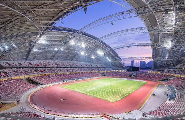 Tối nay tuyển Việt Nam sẽ gặp tuyển Thái Lan trên sân vận động quốc gia Singapore. Đây là sân vận động hoành tráng và hiện đại.
