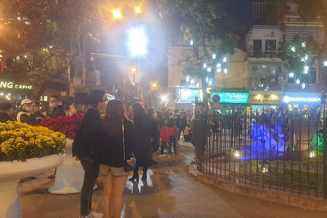 Hà Nội hơn 1.774 ca nhiễm mới, người dân vẫn ùn ùn đổ về nhà thờ Lớn tranh thủ check in trước ngày cấm - 9