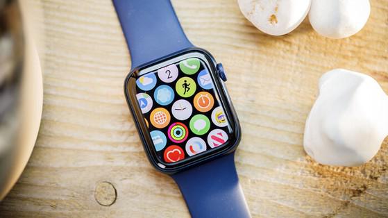 Người dùng Apple Watch than trời vì tính năng &#39;sạc siêu chậm&#39; - 1