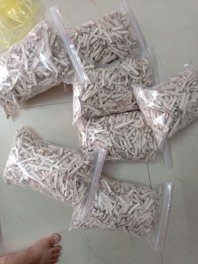 Trên chợ mạng, 1kg khoai khô được bán với giá 50.000-80.000 đồng/kg.
