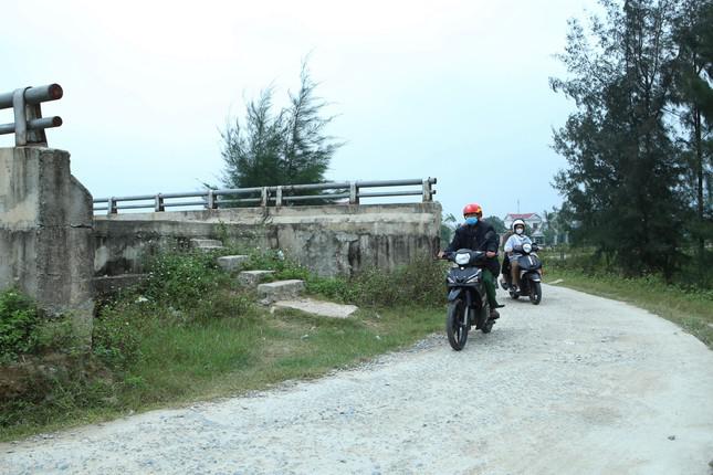 Cầu hơn 12 tỷ bị "bỏ quên" suốt 6 năm - 2