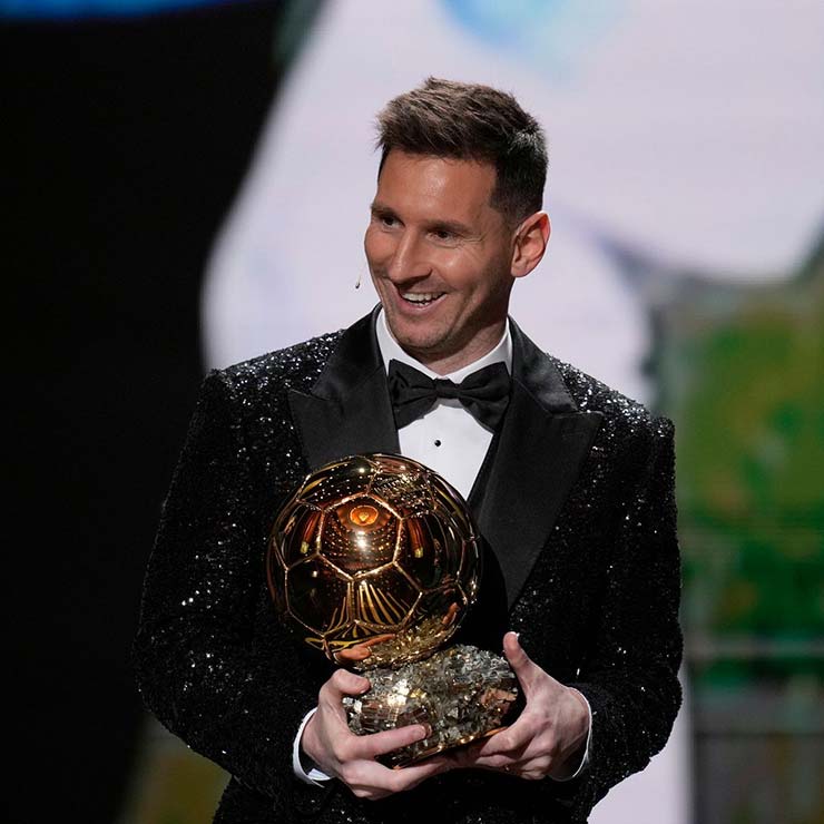 Chấn động bóng đá 2021: Messi đoạt QBV kém thuyết phục, có còn thống trị năm 2022? - 1