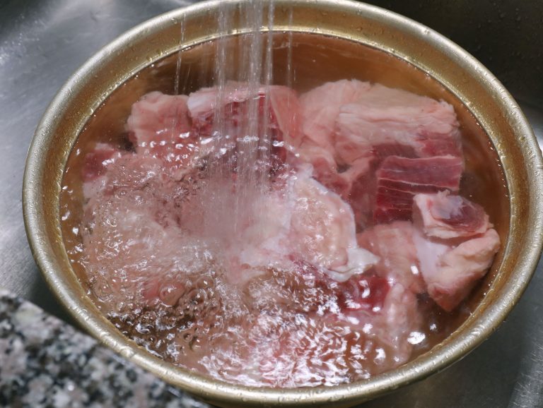 Công thức nấu canh xương bò vừa bổ dưỡng lại giúp giải nhiệt ngày Tết - 1