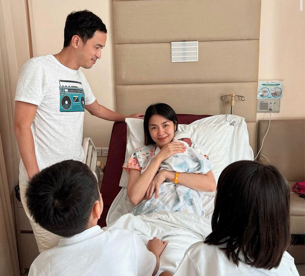 Hà Tăng đăng ảnh mới sau khi sinh con thứ 3 cho nhà chồng hào môn - 1