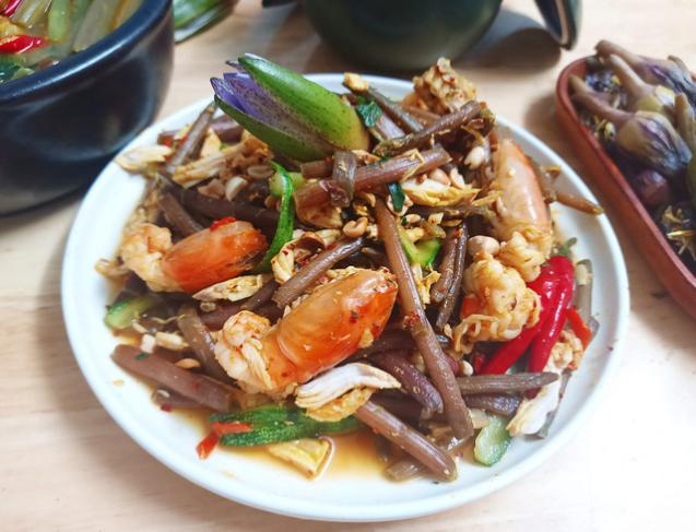 Anh hai Sài Gòn mua bó hoa đẹp bán lề đường về chế biến, mất 20k món nào cũng gây thương nhớ - 3