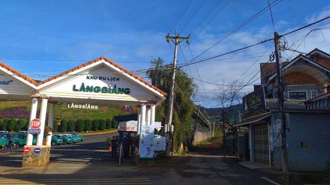 Leo núi Langbiang theo con đường mòn hoang sơ - 3