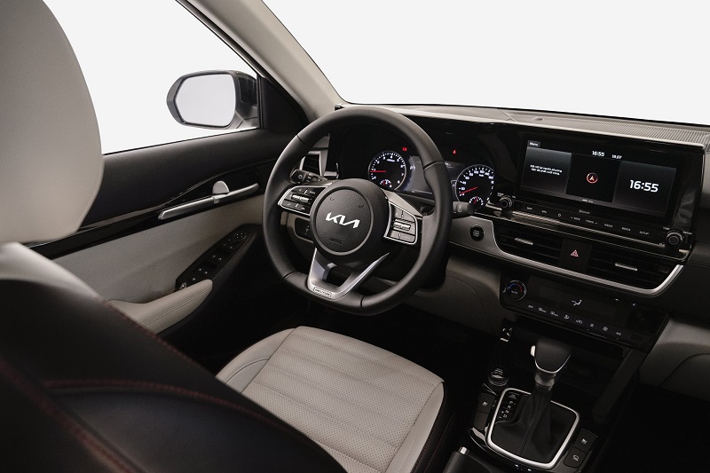VinFast VF e34 vs Kia Seltos: Xe điện tầm giá 700 triệu đồng có gì cạnh tranh SUV "quốc dân"? - 4