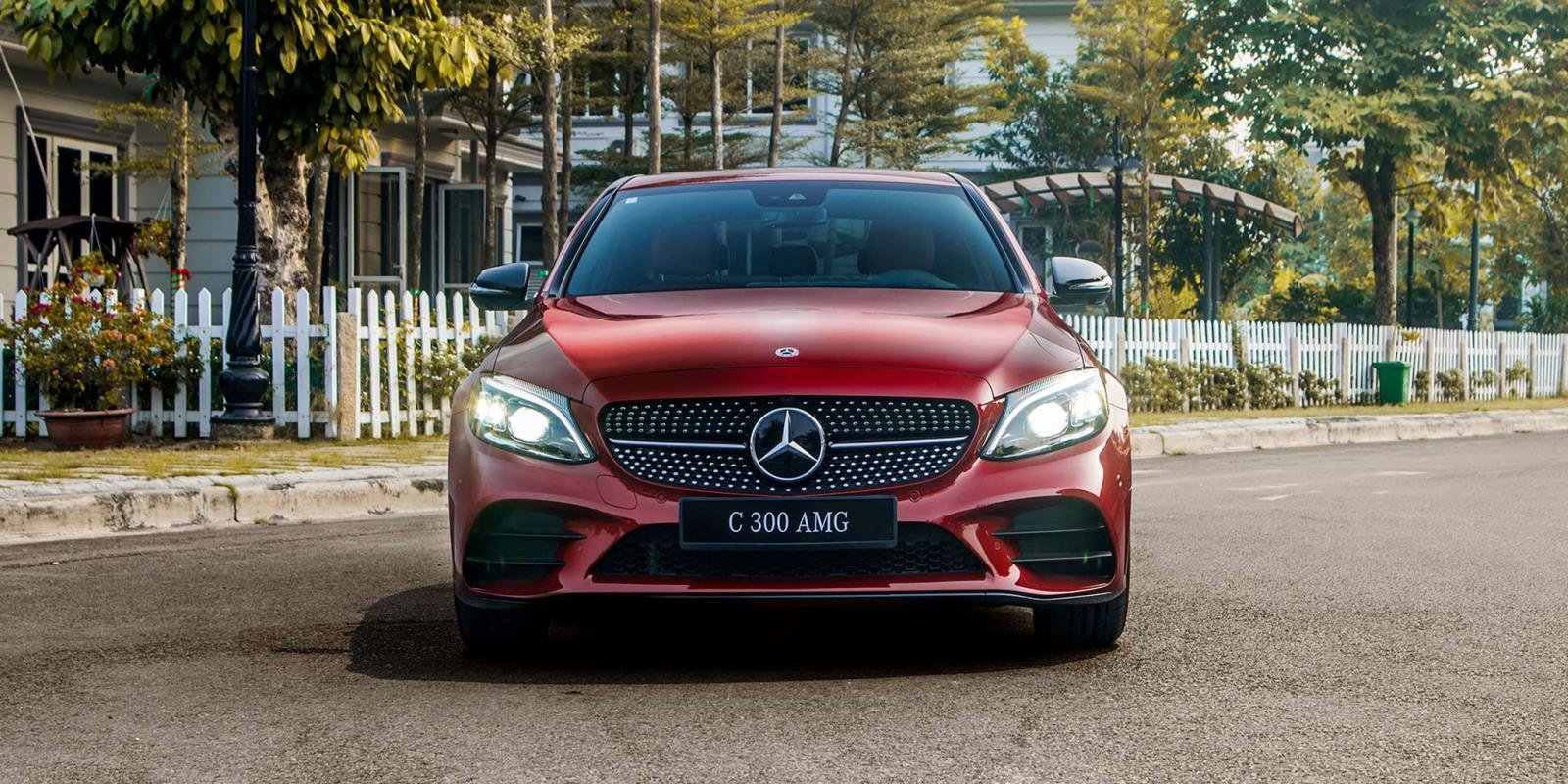 Tầm giá 2 tỷ nên chọn Mercedes-Benz C300 AMG hay Lexus IS300 Standard? - 9