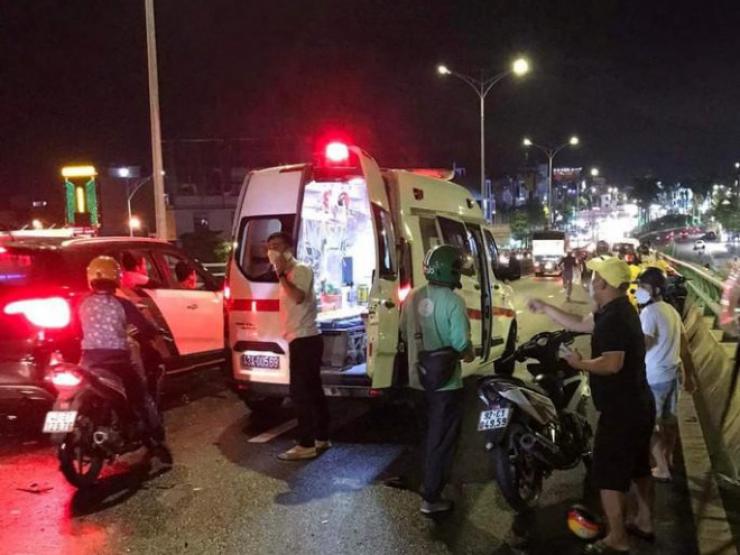Clip: Hiện trường xe khách tông hàng loạt xe máy ở Đà Nẵng