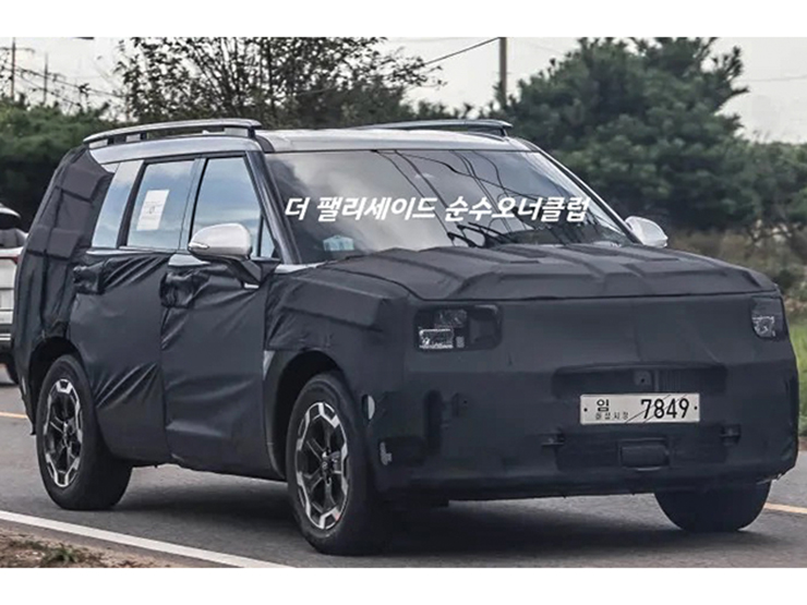 HOT: Hyundai SantaFe thế hệ mới ngụy trang chạy thử trên phố