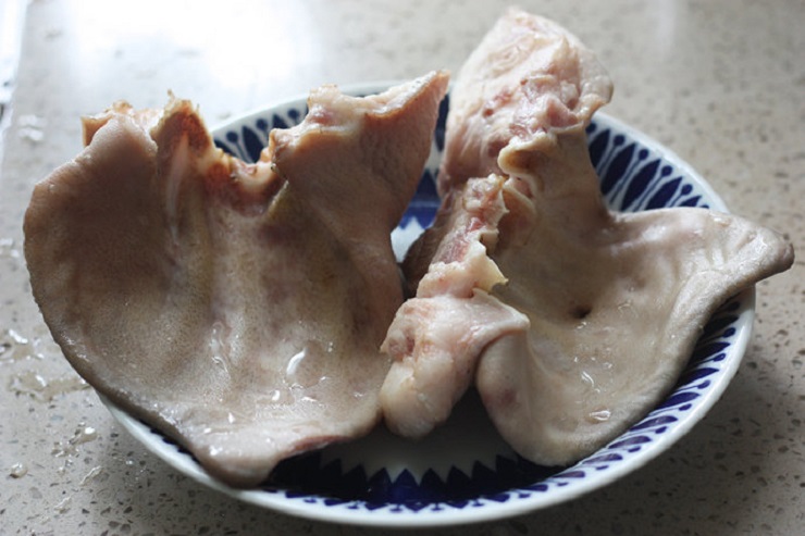 Cách làm món tai heo kho thuốc bắc dai giòn cực đưa cơm ngày trở gió - 3