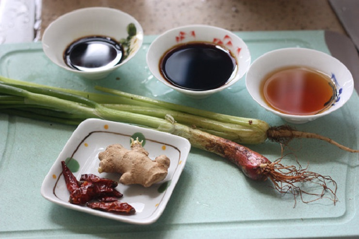 Cách làm món tai heo kho thuốc bắc dai giòn cực đưa cơm ngày trở gió - 2